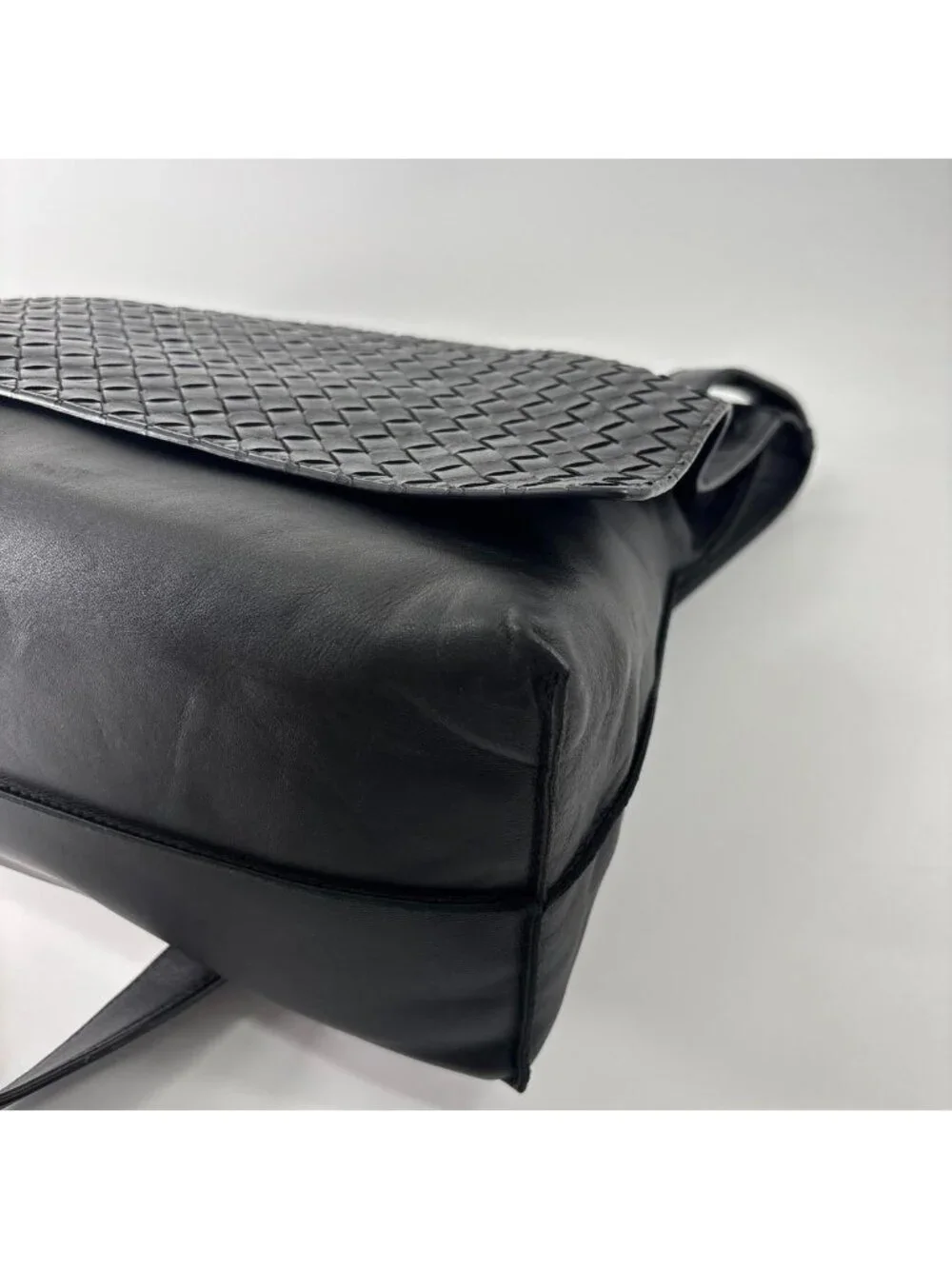 Bottega Veneta Super Shoulder Bag Leather Intrecciato Black